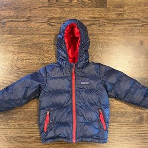 2T Patagonia toddler boys Hi-Loft Down Sweater Hoody winter jacket, navy/red.